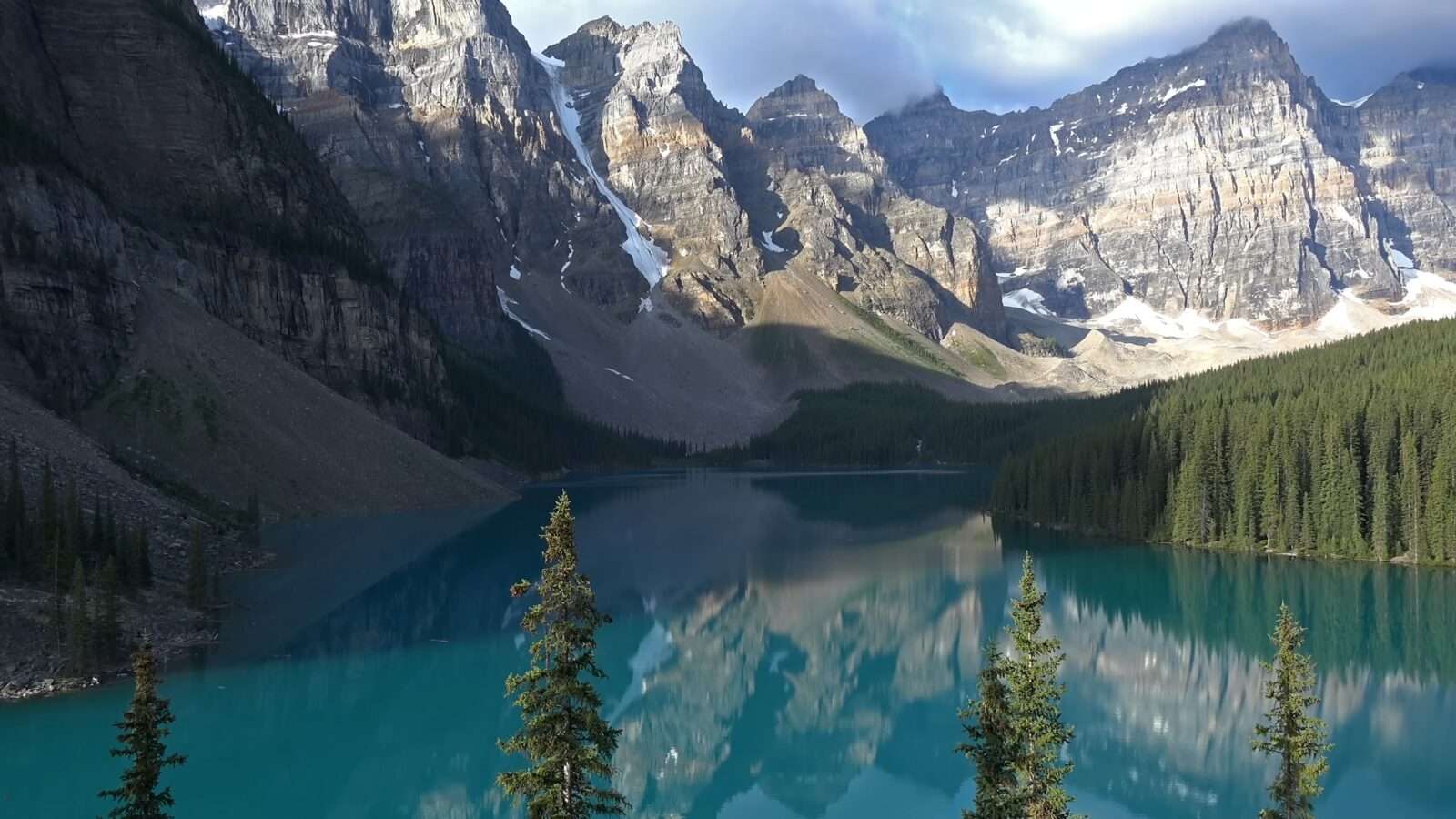 View of Moraine Lake, Banff National Park, Alberta, Canada, a stunning blend of blue water and mountains, Wonders of the World Pictures.