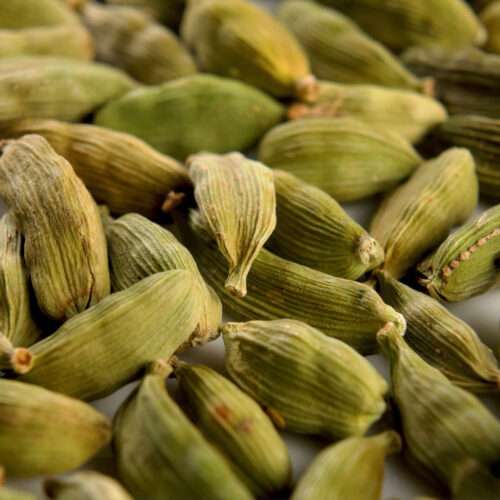 beautiful 4k picture of fragrant cardamom