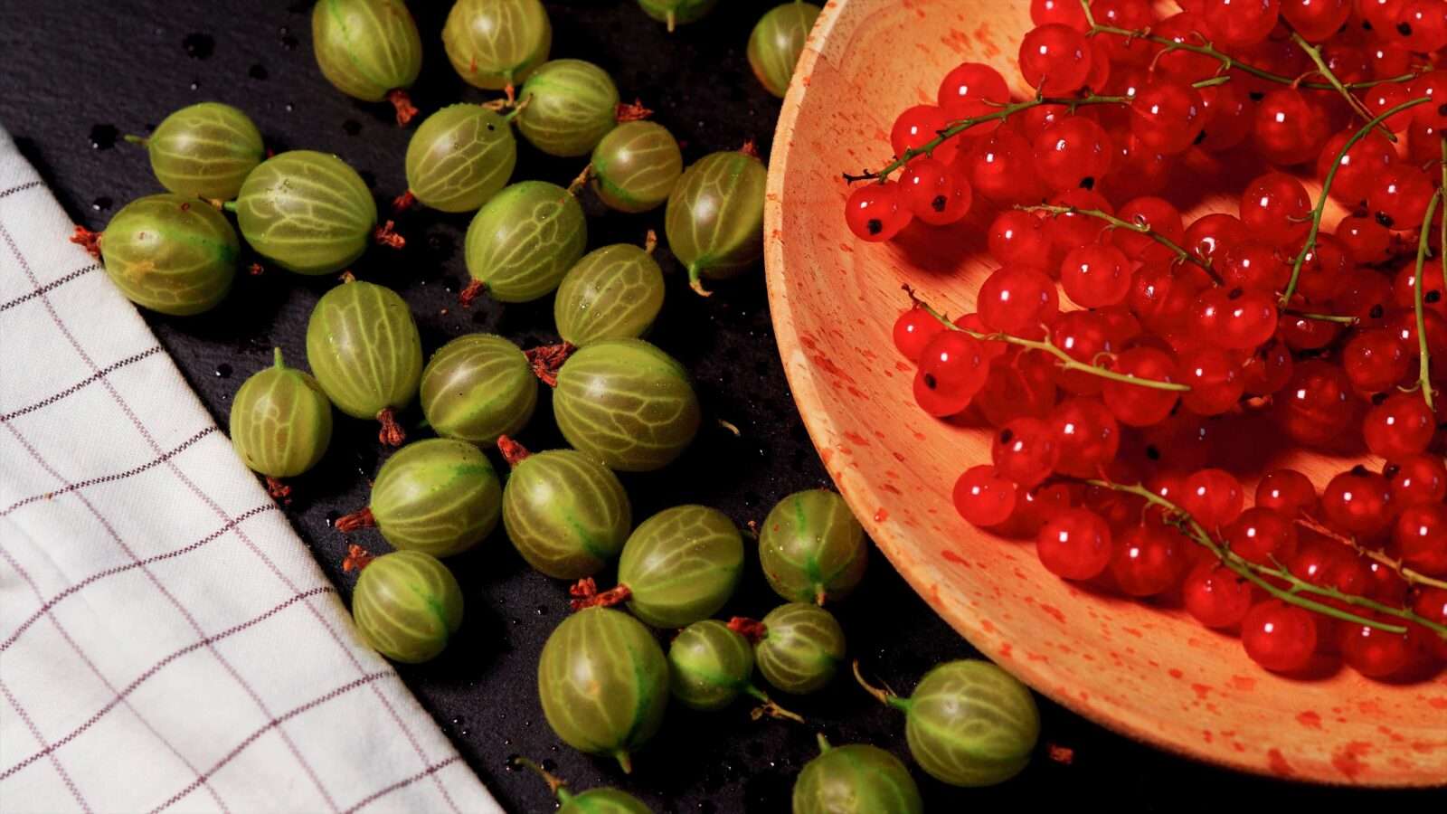 red currant and green berry 4k picture 4k Pictures