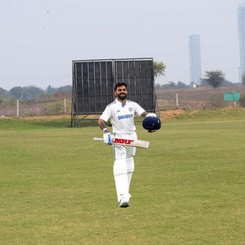 Virat Kohli play test match 4k picture