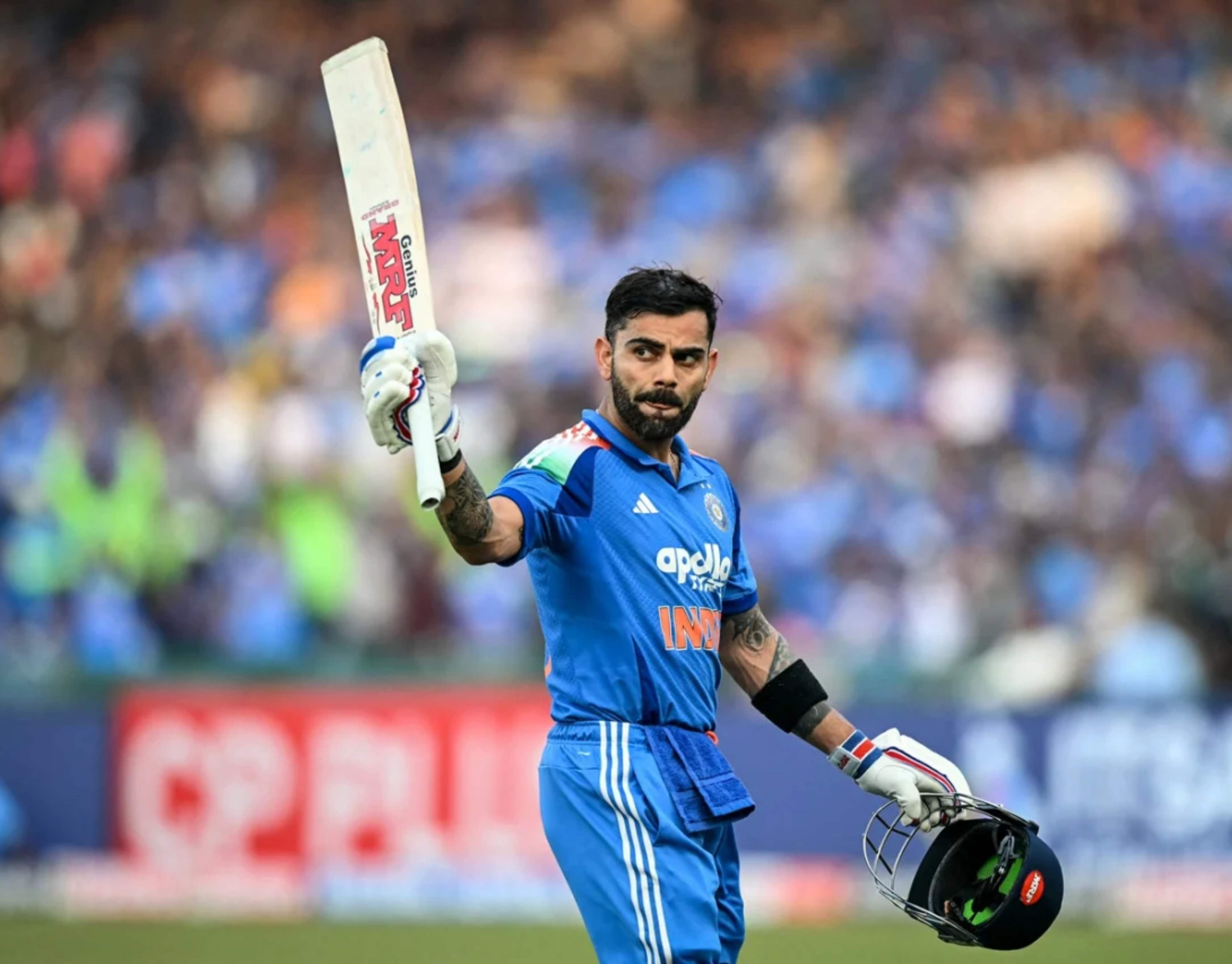 Virat Kohli greets the spectators by raising his bat 4k pictures.