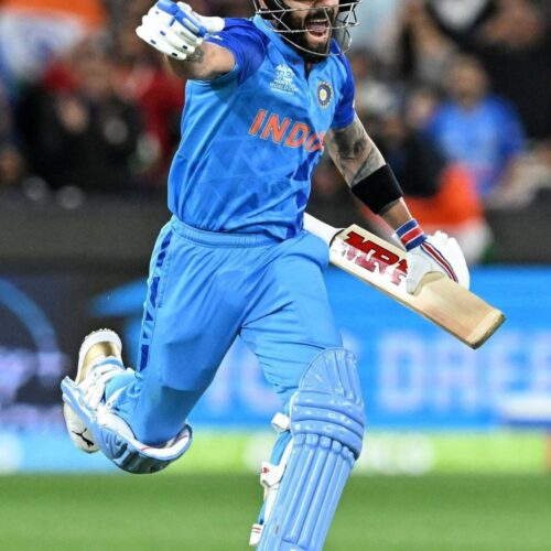 Virat Kohli celebrating a winning moment in India cricket jersey during a match – 4K action wallpaper