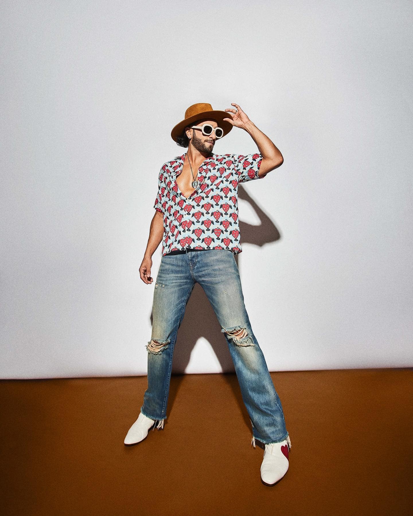 Ranveer Singh one of Bollywood’s dynamic and versatile actors 9 Ranveer Singh wearing printed shirt and jeans with casual stylish look 4k pictures