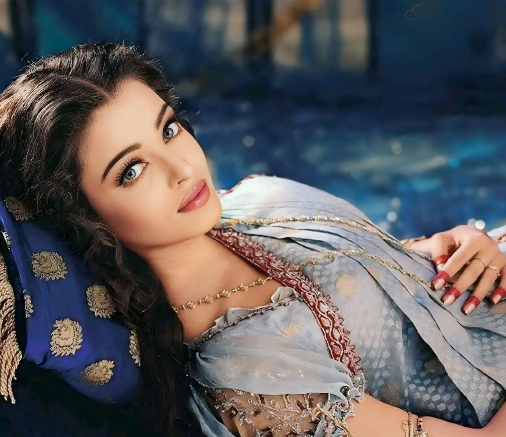 Aishwarya Rai in blue saree relaxing pose beautiful Bollywood actress