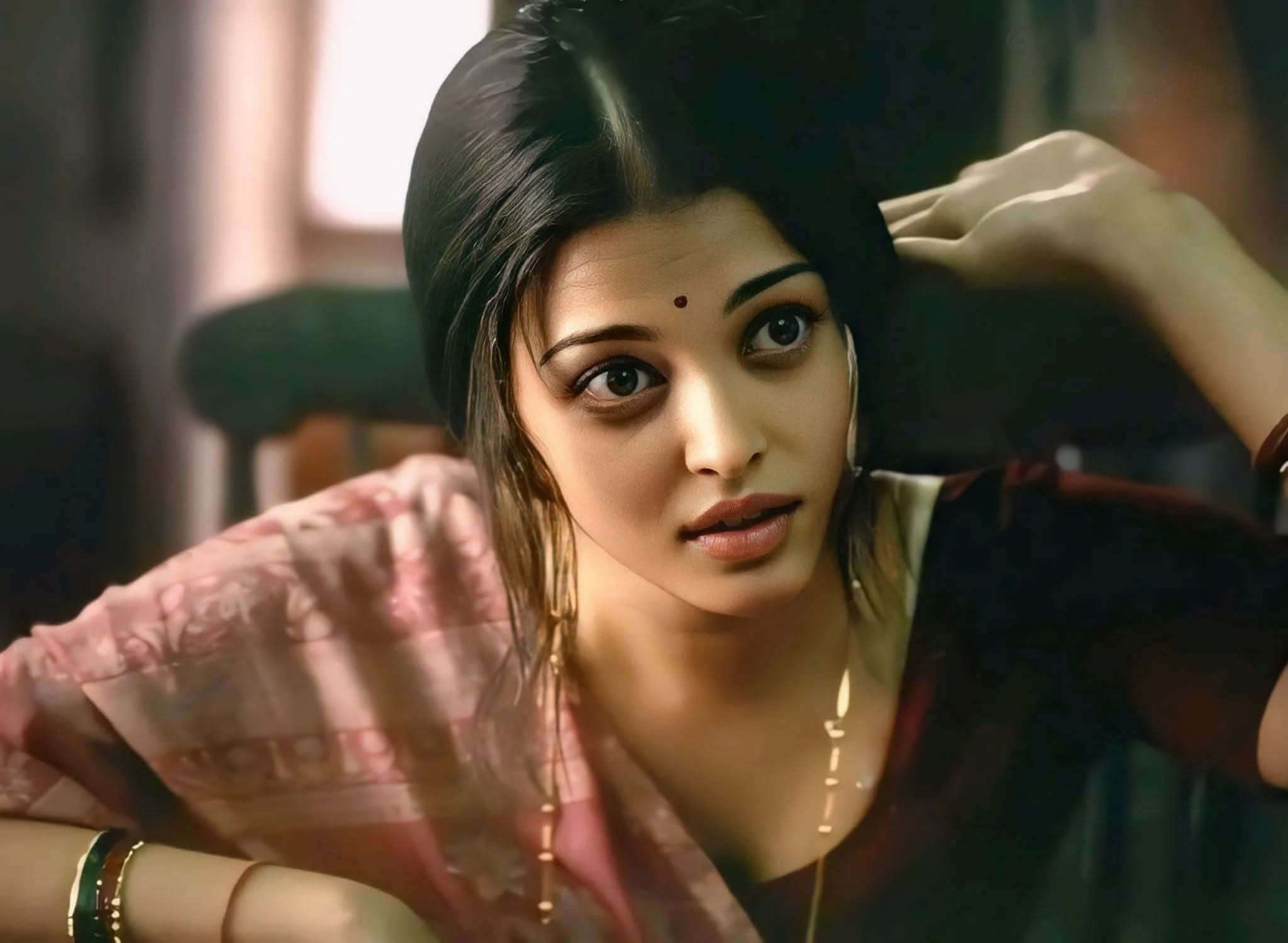 Aishwarya Rai casual Indian look portrait natural beauty HD wallpaper