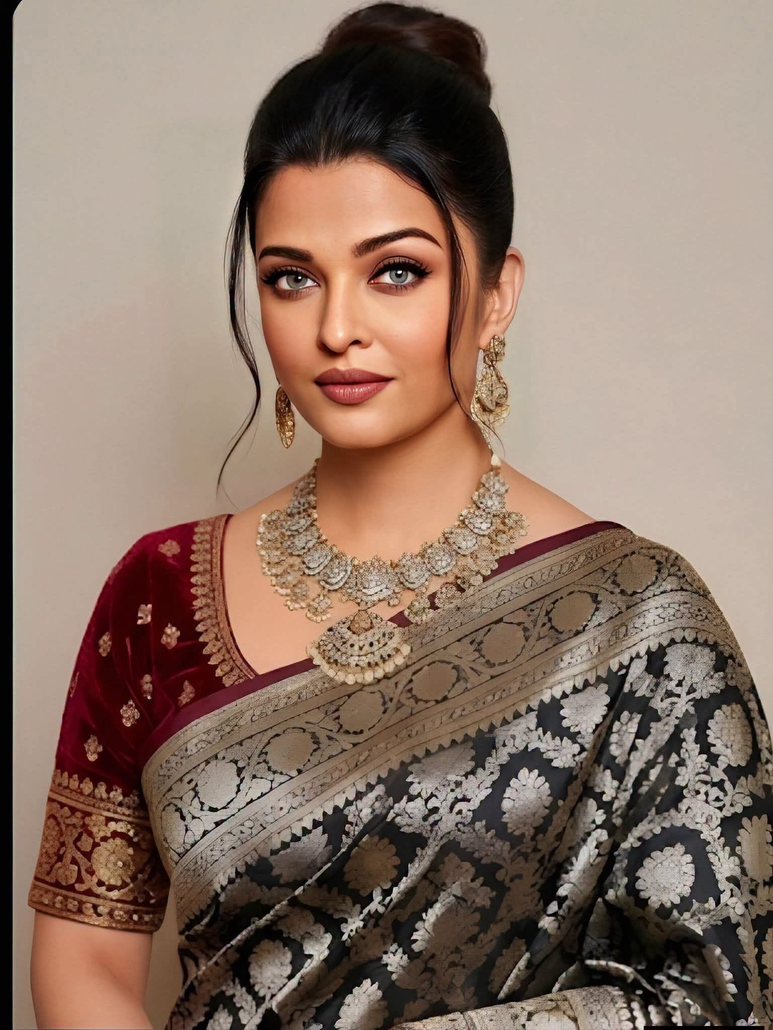 Aishwarya Rai in grey saree traditional Indian look 4K wallpaper