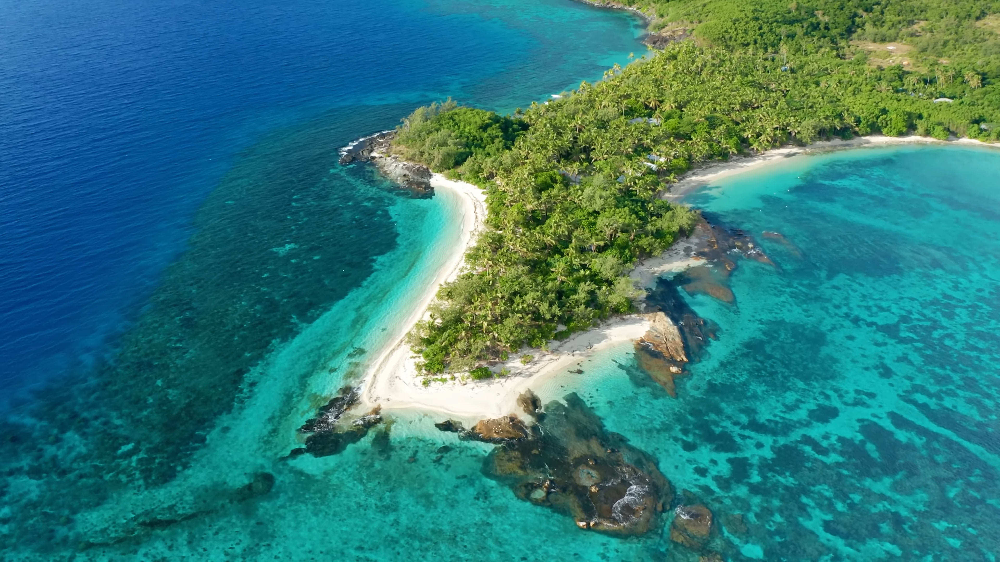 Color Wallpaper 4K island coastline with turquoise water
